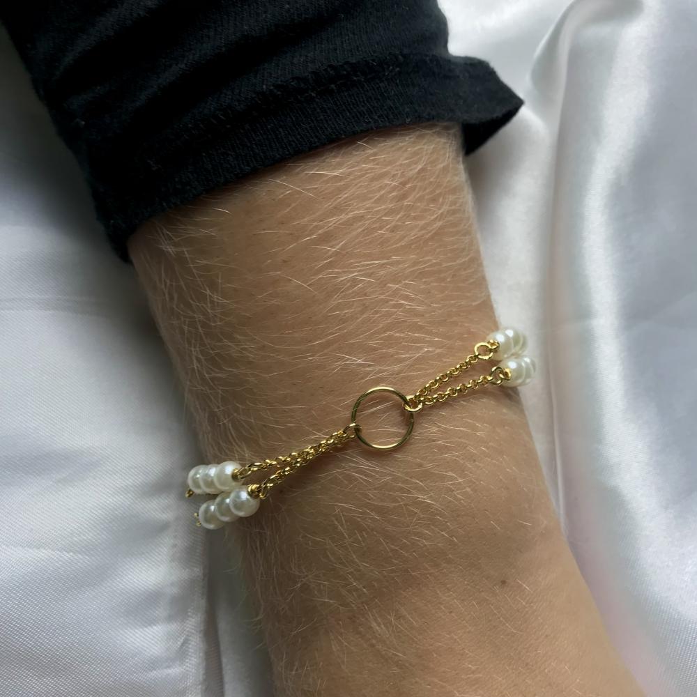 Pulseira com corrente dupla e pérolas banhada a ouro 18k