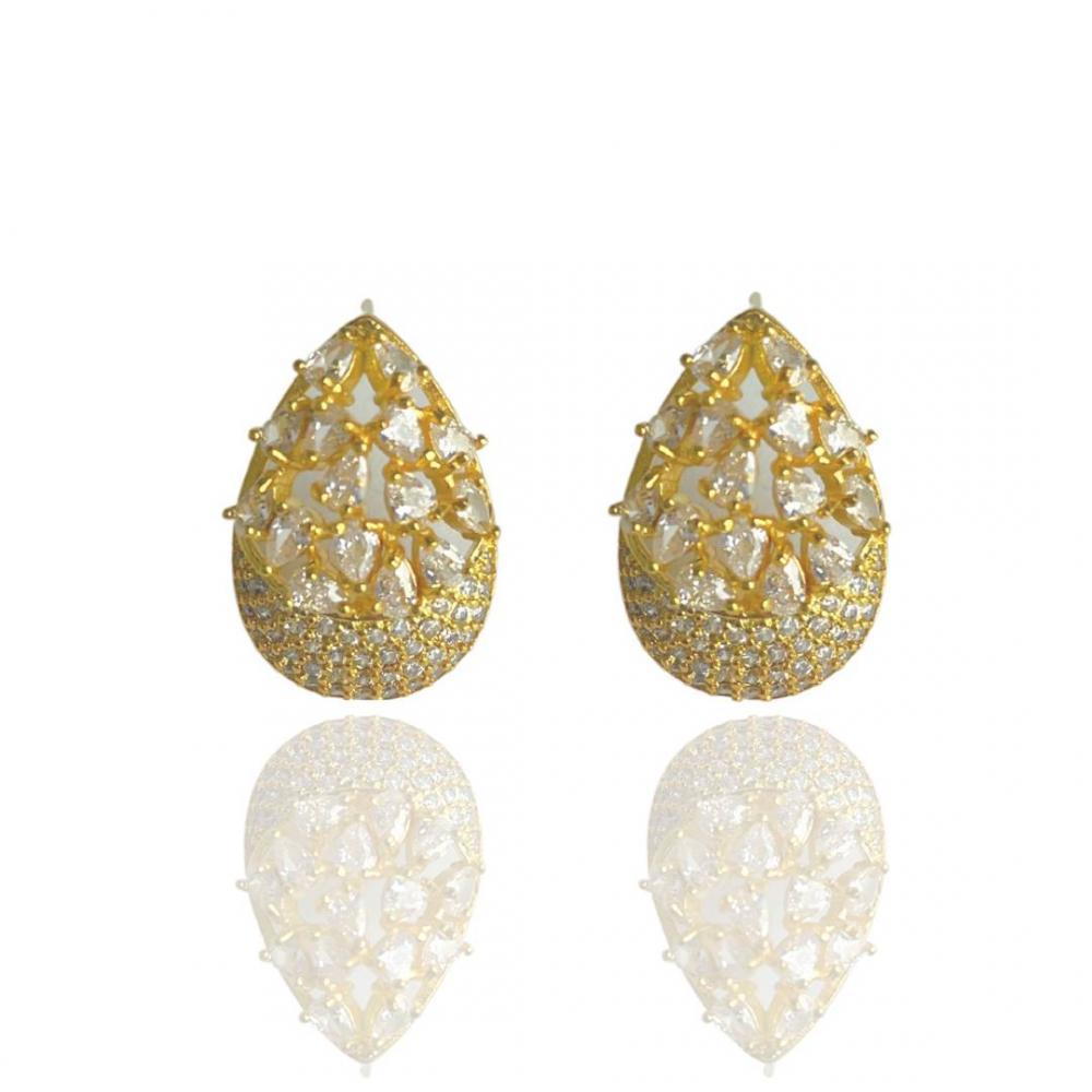 Brinco gota Naomi cravejado com zircônia cristal banhado a ouro 18k 