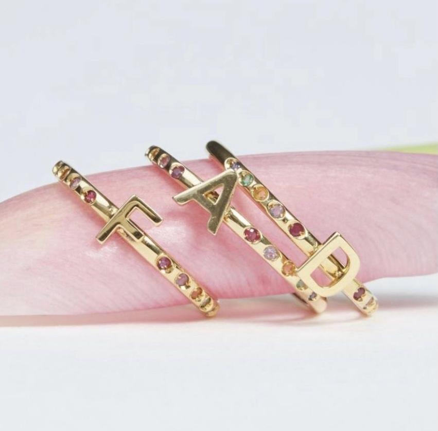Anel Alice personalizado com letra banhado a ouro 18k
