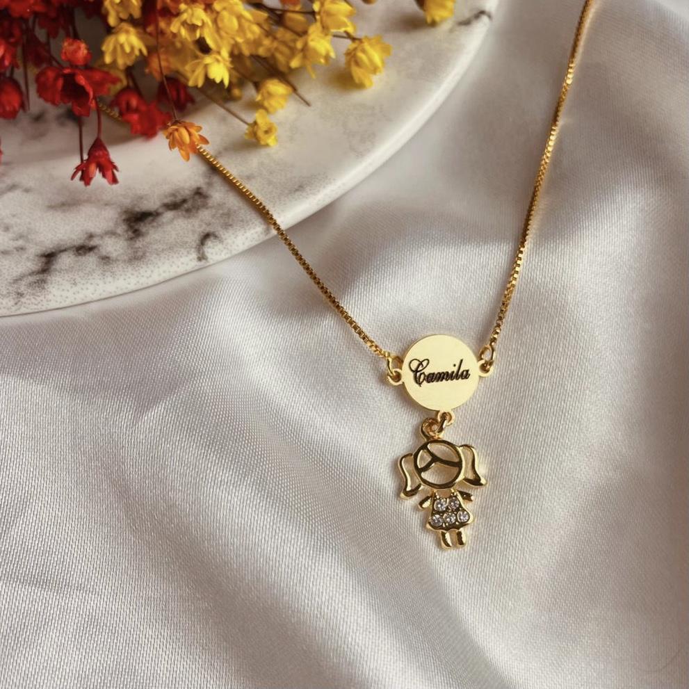 Colar plaquinha personalizada com nome e pingentes banhado a ouro 18k